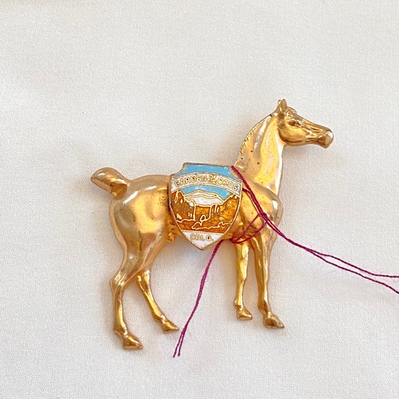 Jewelry Gold Tone Horse Pin Garden Of The Gods Brooch Poshmark